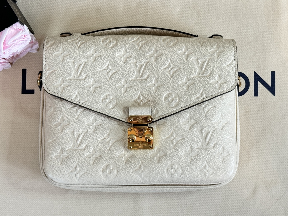 Pochette Metis Empreinte cream www.luxuryaccessoires